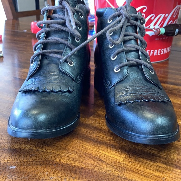 ARIAT JOSIE BLACK LEATHER LACE UP BOOTS. - Picture 2 of 12